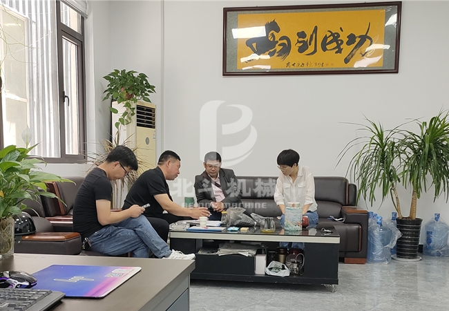 印尼客戶來好色视频TV下载機械洽談好色先生APP下载業務