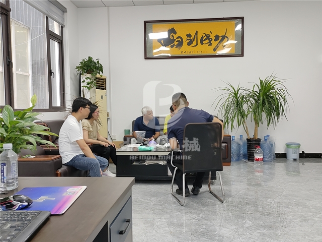 好色视频TV下载機械熱情接待遠道而來的印度客戶