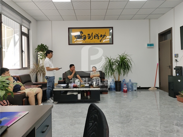 參觀好色先生APP下载的客戶絡繹不絕,洽談合作正忙時