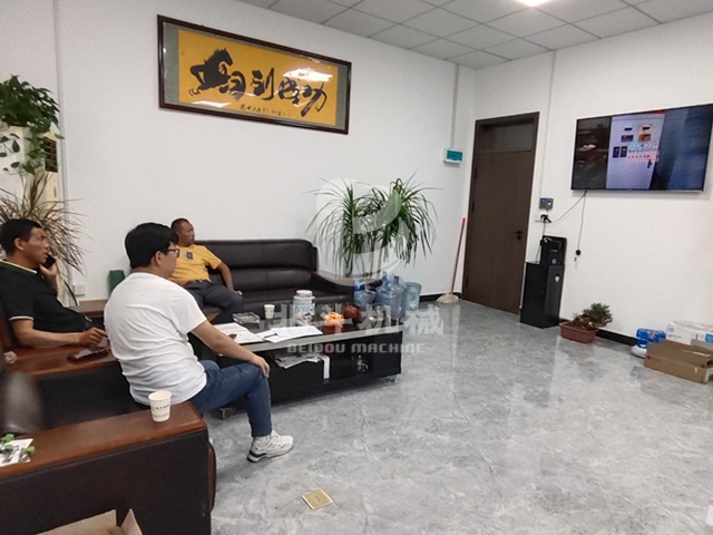 連續式好色先生APP下载通過多媒體的形式向客戶展現