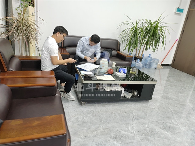 蘇州客戶慕名考察我廠竹木好色先生APP下载